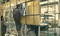 Posa capriate in ferro per sostegno tettoia in Alucobond